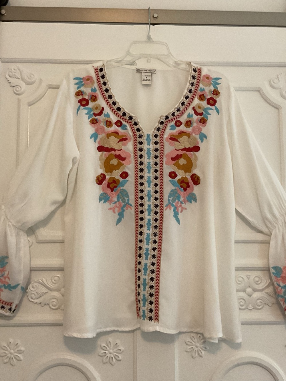 Cute Options-Women’s S-Med White Embroidered V-Neck Boho Top -